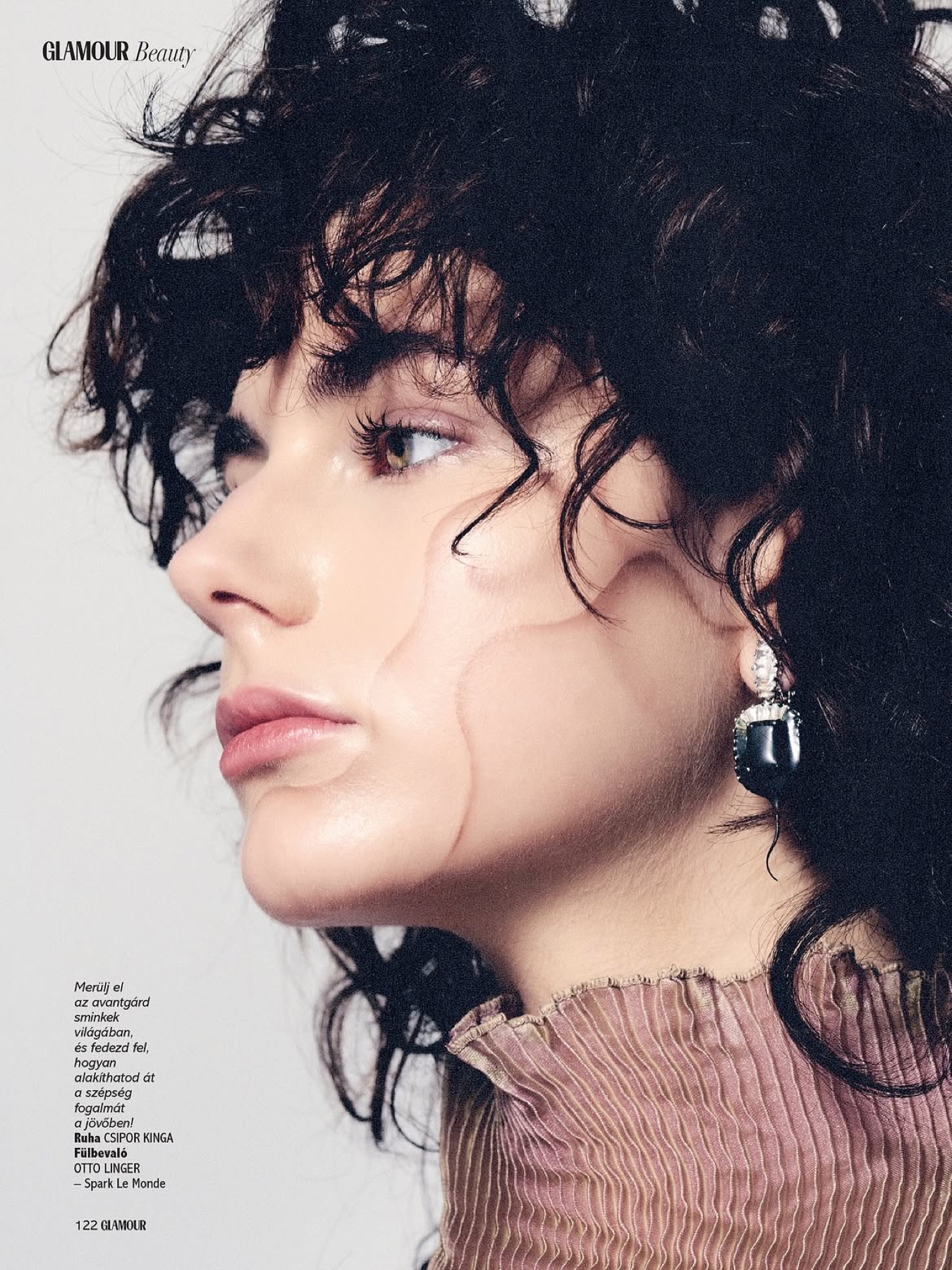 Mártusz Dorina — Glamour Hungary beauty magazine page